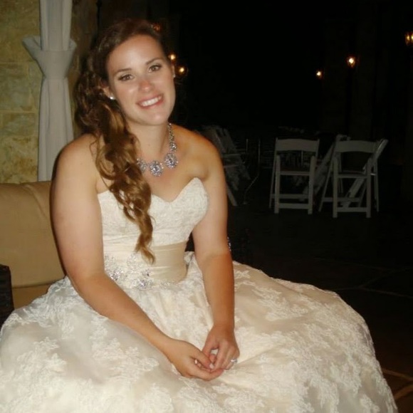 Meet your Posher, Cortney - Picture 1 of 2